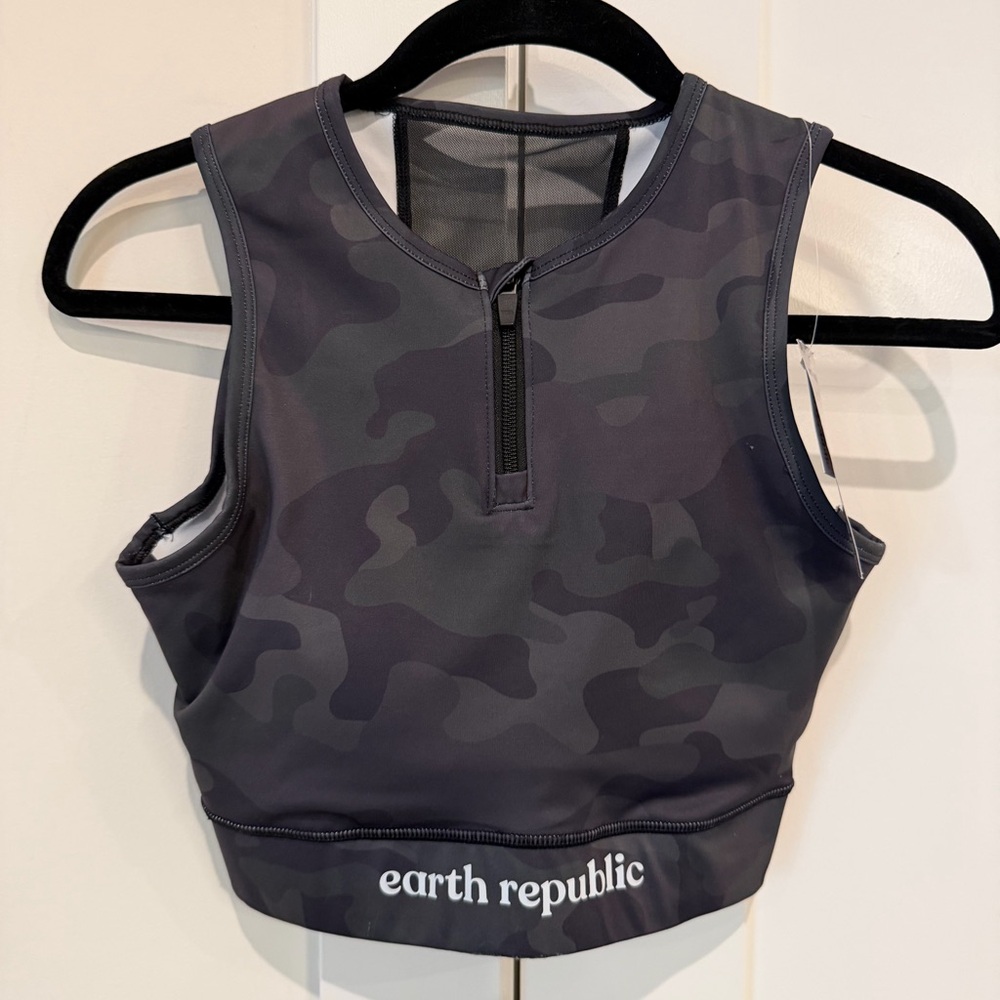 Earth Republic Sports Bra The Axelle in Black‎ Camouflage Size Small NWT's